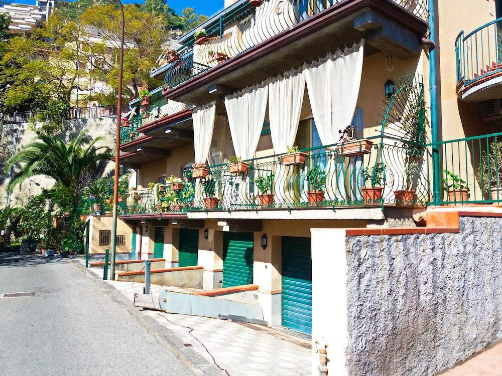 Bed And Breakfast Rosangela タオルミーナ エクステリア 写真